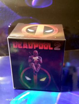 Deadpool Deko Figur Kantensitzer | Desktop Figur sitzend - mit Box