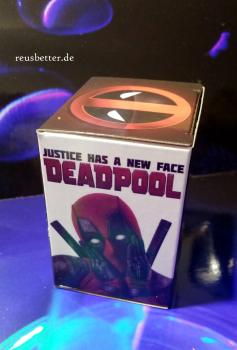 Deadpool Deko Figur Kantensitzer | Desktop Figur sitzend - mit Box