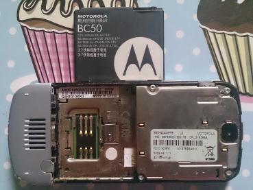 Motorola MOTO SLVR L6 Handy | 2 Zoll | 0.3 MP | Klassisch/Candy-Bar | Silber | Simlock Frei