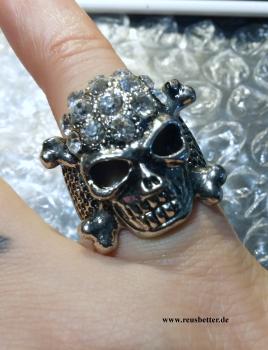 Totenkopf - Skull - Biker Ring mit Steinen - Silberfarben