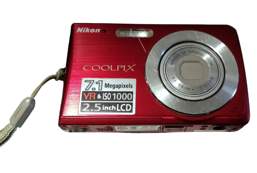 NIKON COOLPIX S200 Digitalkamera | 7.1 MP | VR&ISO 1000, 2.5" LCD | Rot