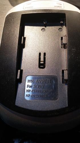 Universal Ladegerät für Sony Akkus NP- FS10/11/20 - 22/30/33 | LED-Anzeige